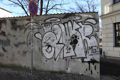 Graffito von ACHT. und MG!