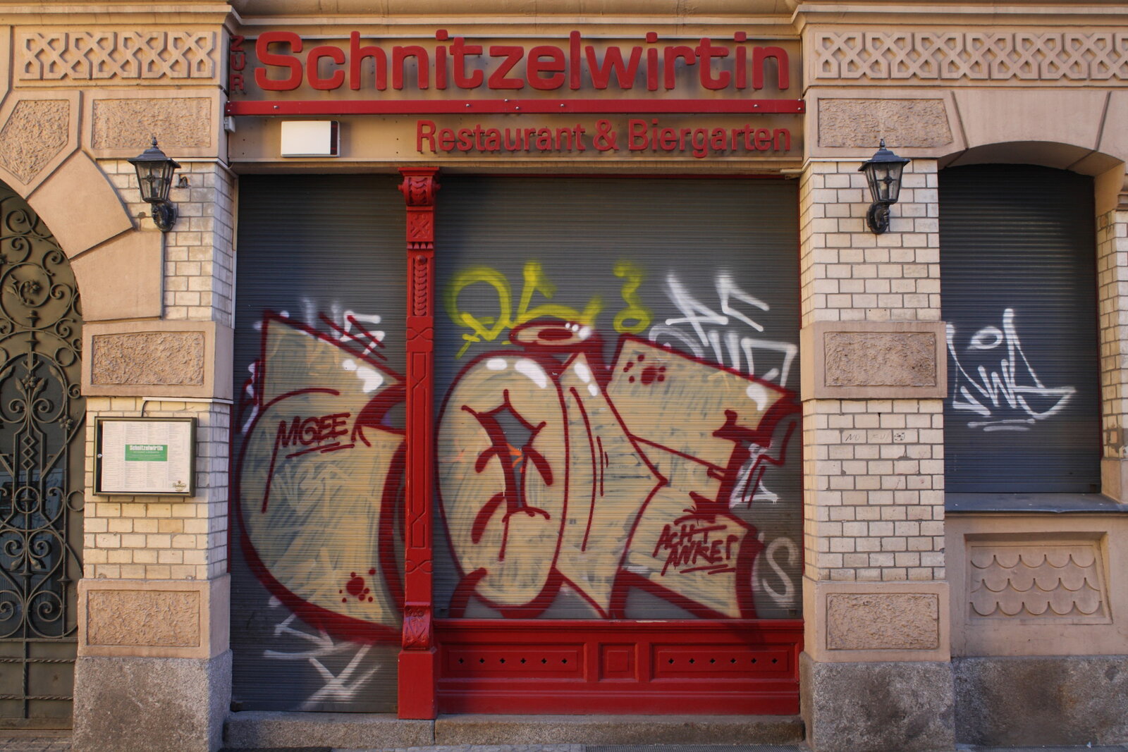 Geschlossen (2): Farblich  angepasst...
