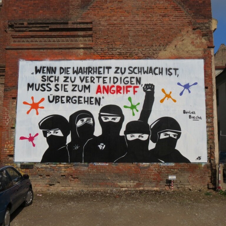 Graffito mit Brecht-Text