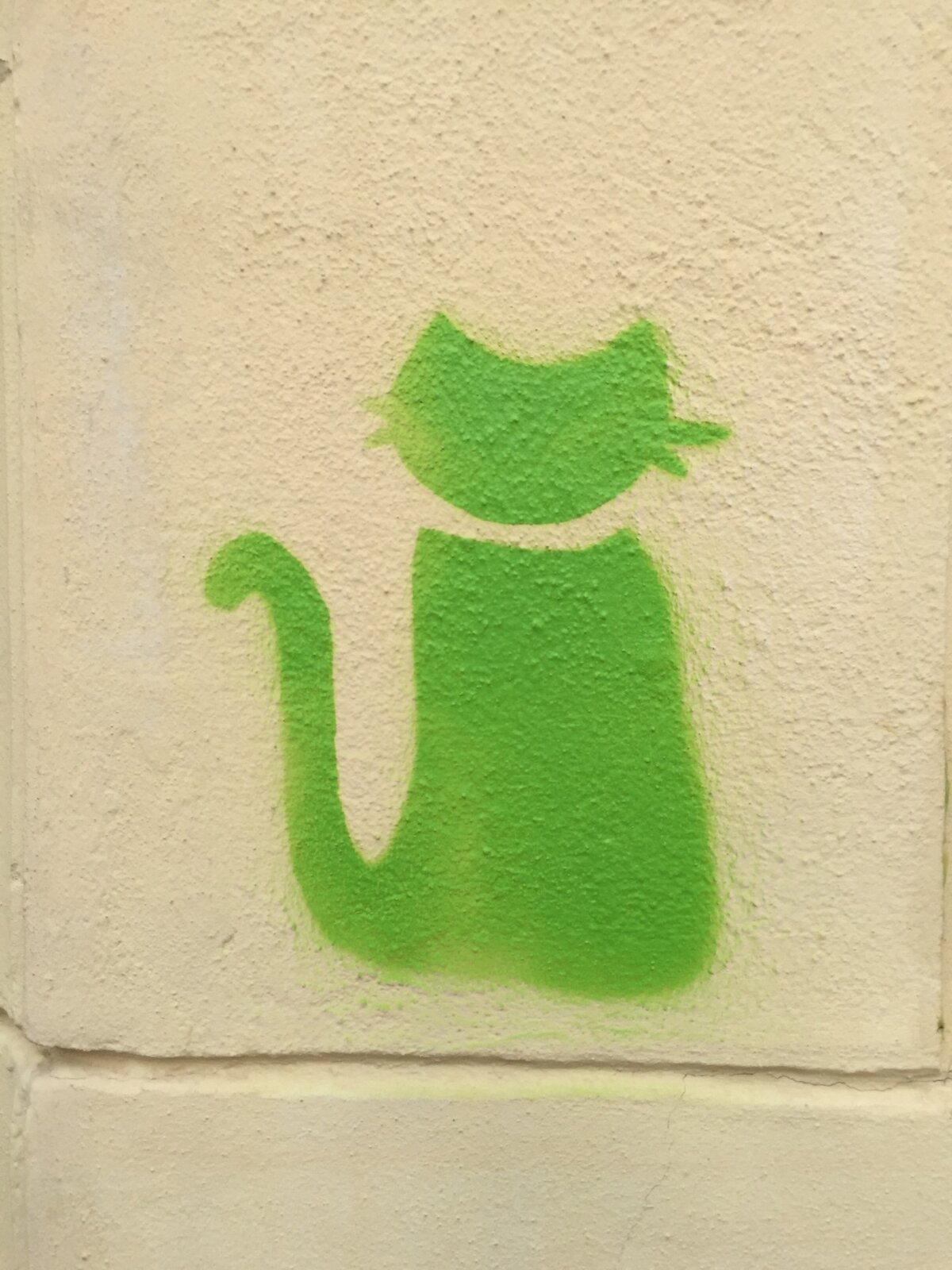 Grüne Katze in der Beesener Straße