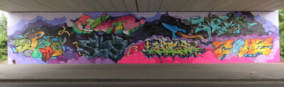 Unter der Brücke: Holzplatz Ostseite