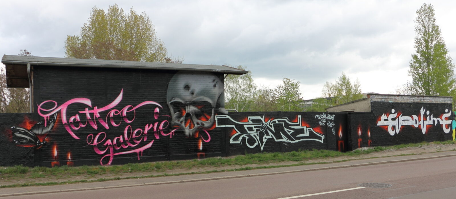 Regensburger Straße (109, 107): Tattoo-Galerie (TIME und REPO)