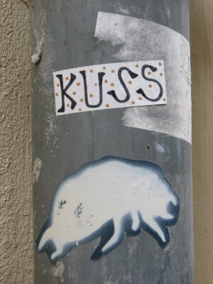 KUSS mit Insektenwesen