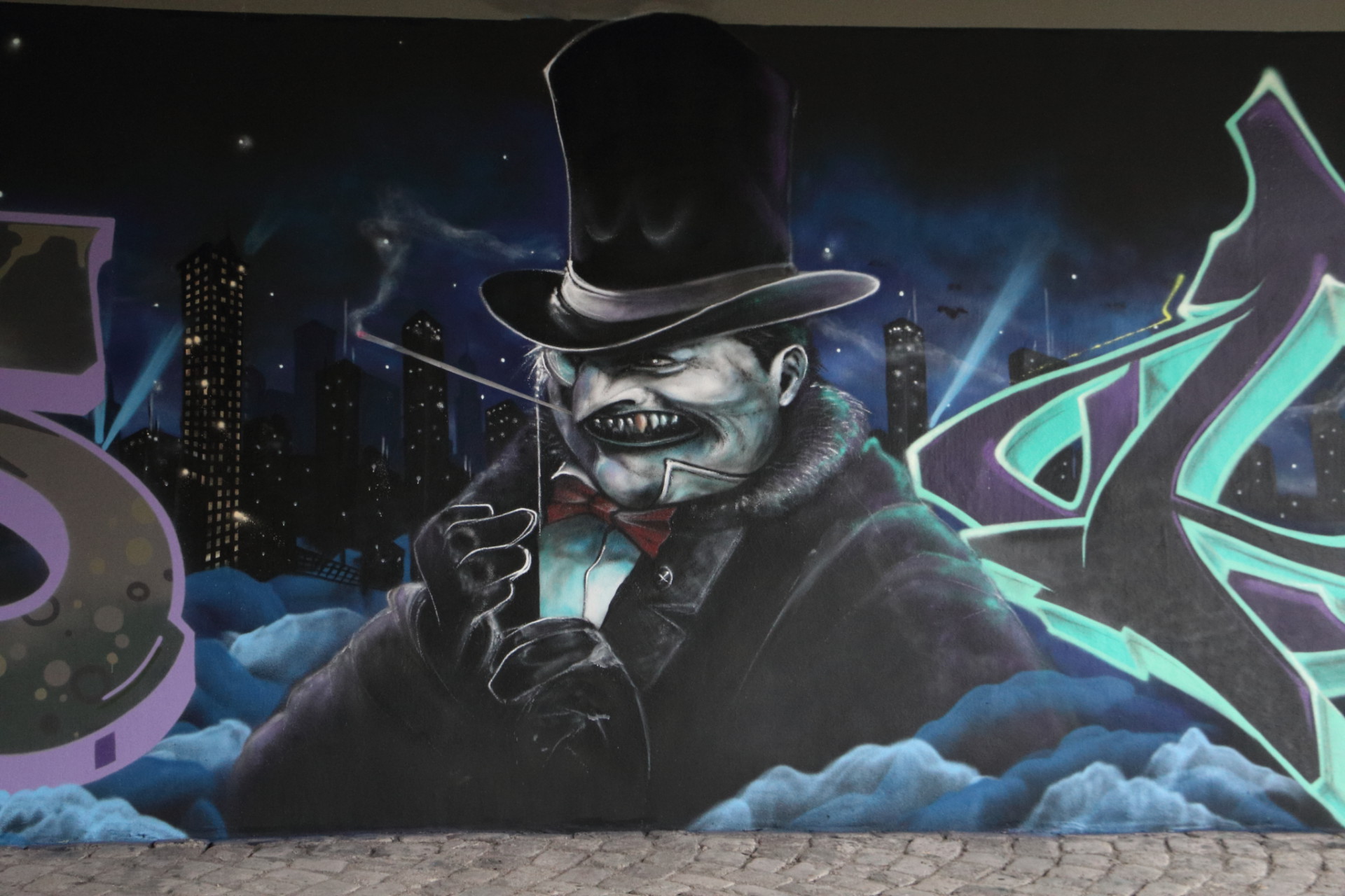 Unter der Brücke, Joker/Batman, Mr. Pinguin